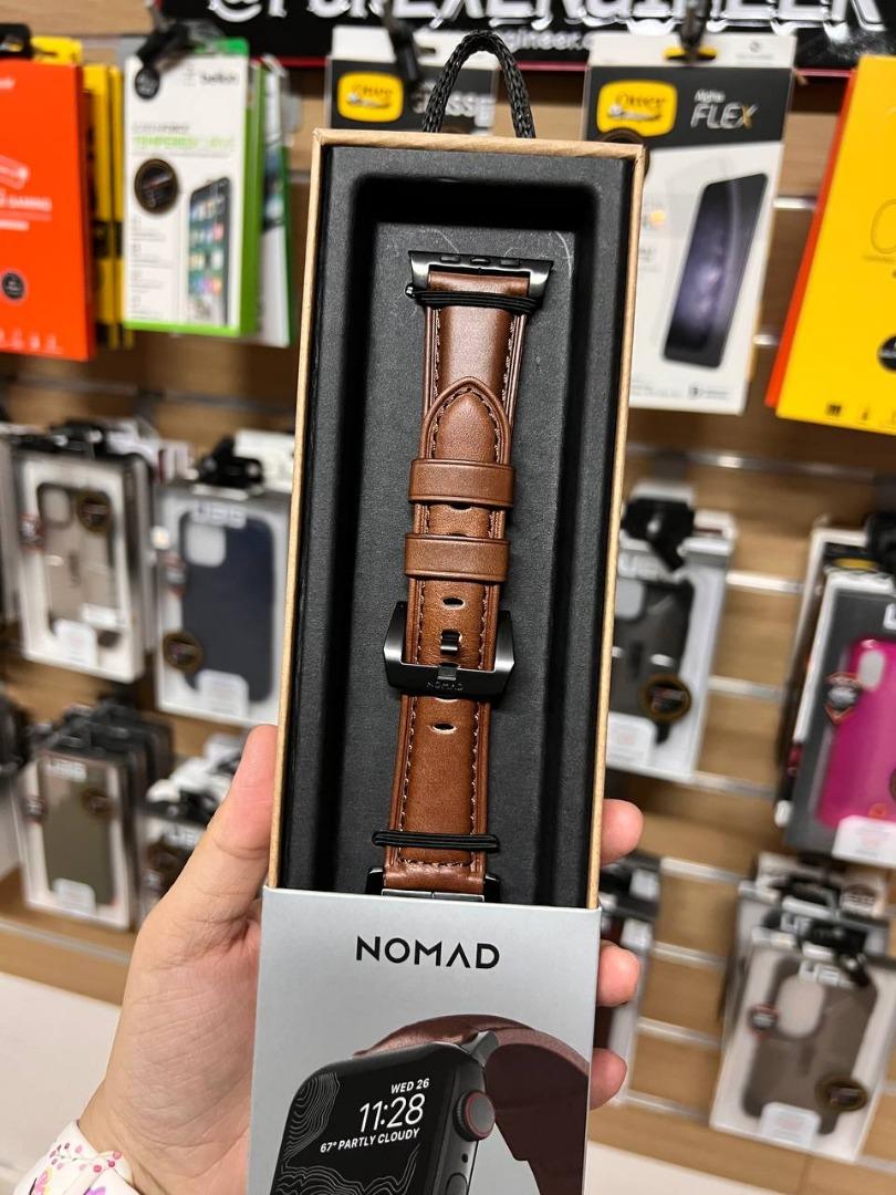 Nomad Traditional Leather Strap for Apple Watch Series 7 / SE / 6 / 5 / 4 /  3 / 2 / 1 ( 45mm / 42mm / 44mm ) - Rustic Brown Leather with Black Hardware  (Barcode: 856504004682), Men's Fashion, Watches & Accessories, Watches on  Carousell