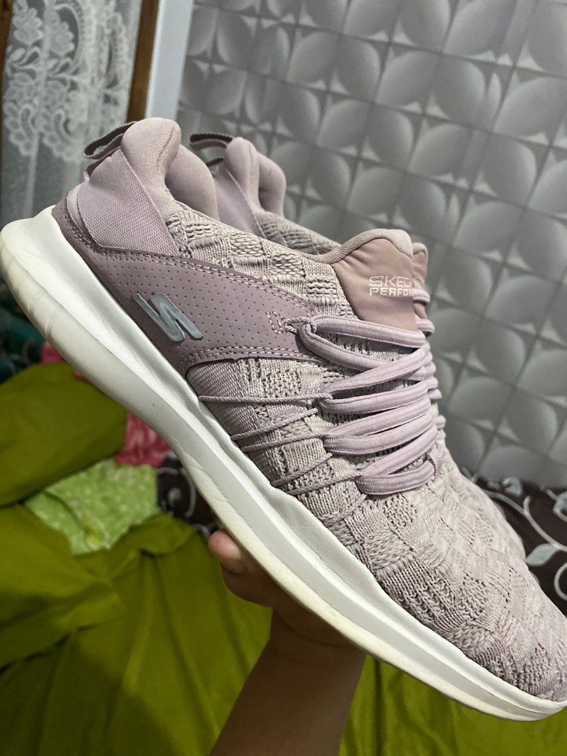 Sepatu skechers performance outlet