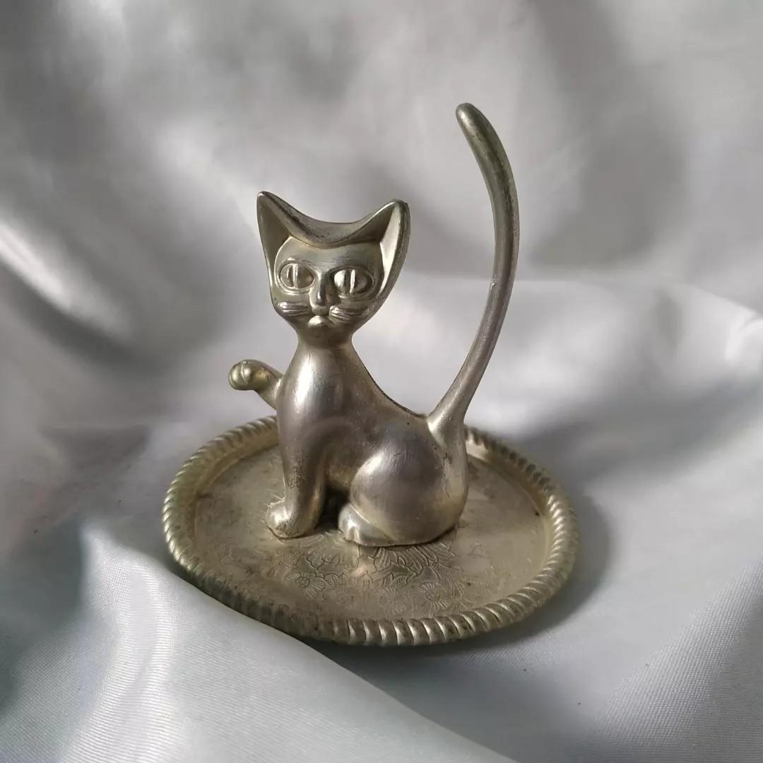 Silver plated outlet cat ring holder