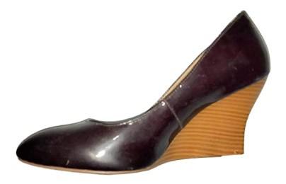 Trample Art Shiny Maroon/Deep red wedge heels (Category: Heels) located in Cebu City. Submitted by lacebuboutiqueofficial (Listing ID 1188814630, Image 2). Description: Trample Art Shiny Maroon/Deep red wedge heels. Size 39. 2 inches high Has minimal flaws from moving/the items. Flaws can be seen in photos LOCATION: Near Ayala Mall, CEBU CITY, Visayas 💜💜💜 Please take time to read 💜💜💜 🌈Color may vary due to lighting. 🚨Manage expectations a