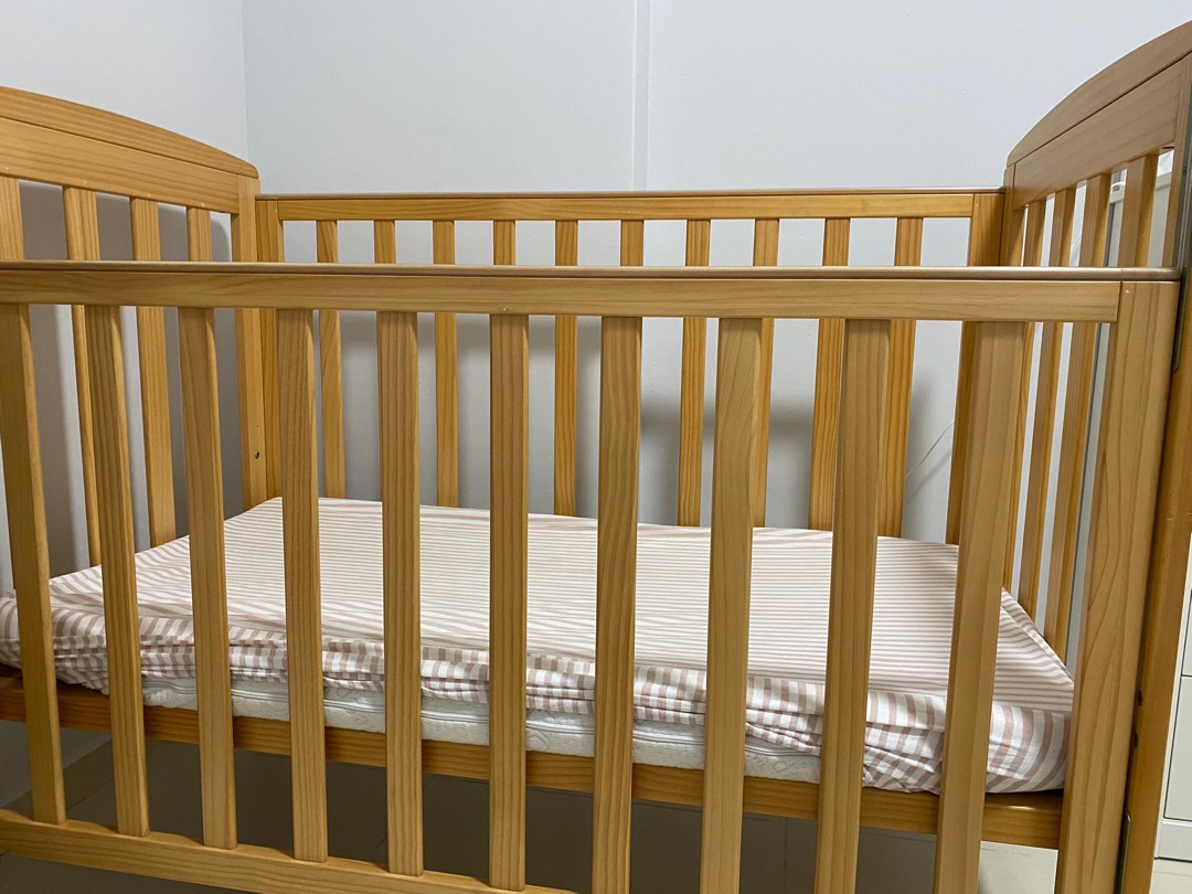 Used baby cot 8/10 (Childcare Sussex Universal Cot Bed), Babies & Kids