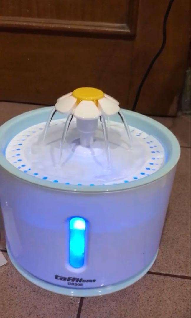 Water Dispenser Fountain Kucing, Perlengkapan Hewan, Aksesoris Hewan di