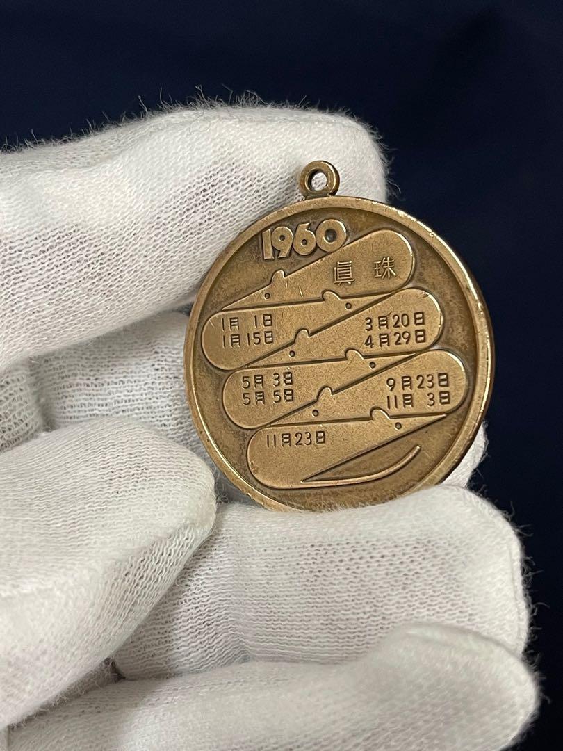 極具收藏價值的一個紀念章、1960年日本造幣局裝的日曜表, 書籍、休閒與玩具, 收藏、紀念品, 其他古董在旋轉拍賣