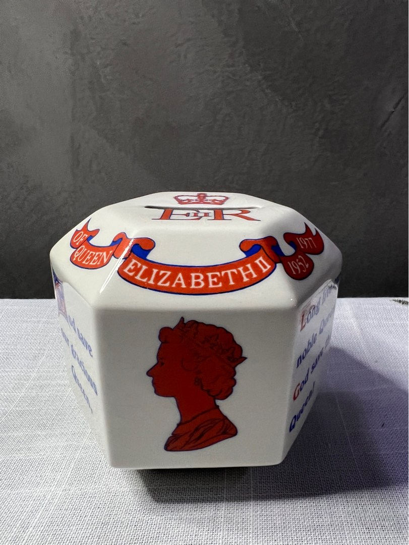 1977 Elizabeth II silver jubilee money box, Jubilee money bank, ceramic ...