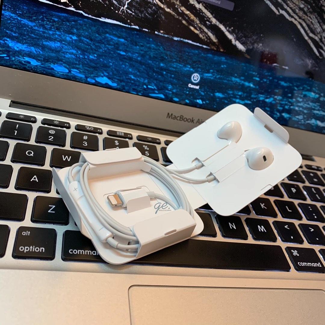 Apple Headset and Connector to 3.5mm jack headset (Category: Headphones & Headsets) located in Pasig City. Submitted by preloved_by_g (Listing ID 1188987649, Image 2). Description: RESTOCKED 🧨 Apple Headset with Lightning connector (not AirPods) Apple lightning connector to 3.5mm headset (Dongle) Full refund if proven fake 100% Galing sa unit mismo Open COD via lalamove same day delivery COP/COD via LBC Payment via bank transfer/GCash Meet up ar