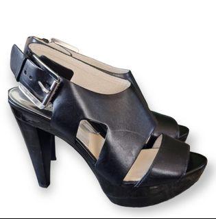 Authentic Michael Kors black Dual front strap heels 7.5"