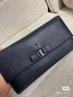 Authentic Salvatore Ferragamo long wallet, 9/10 con