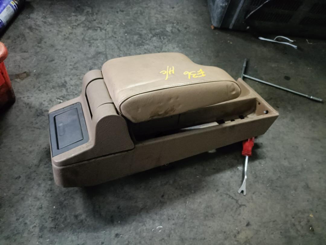 Bmw E36 Arm Rest Left PNP E30 Original, Auto Accessories on Carousell