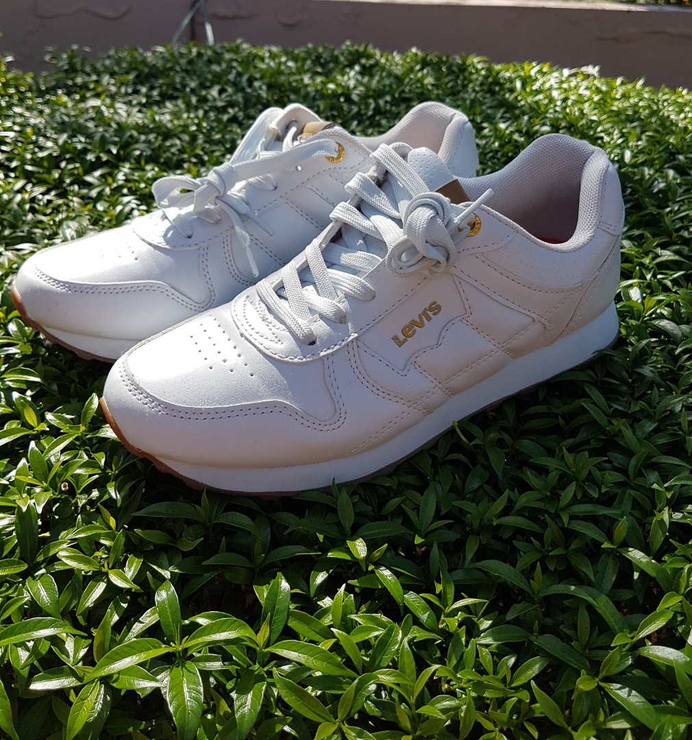 Brand New Levi's Comfort White Shoes for Women, Women's Fashion, Footwear,  Sneakers on Carousell