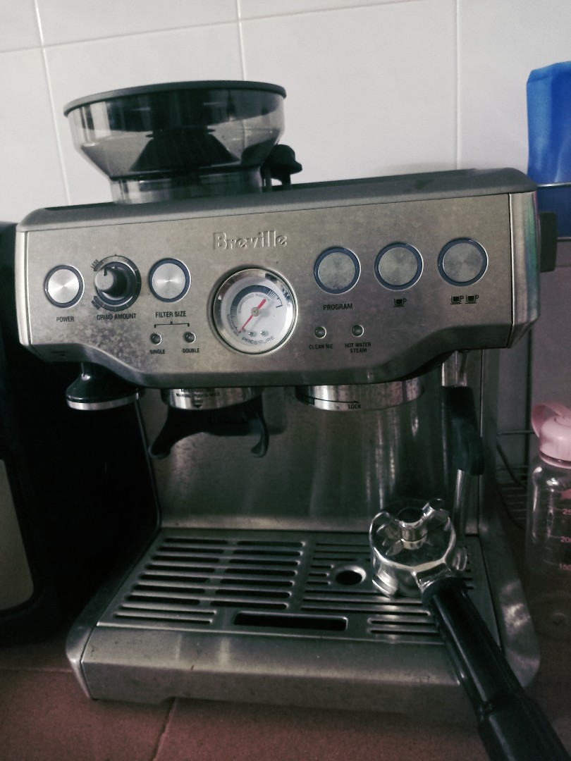 Coffee Grinding Machine Breville Barista Espresso Machine BES870, TV
