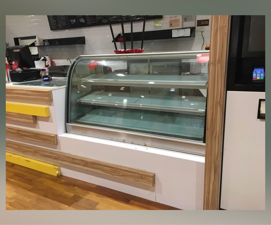 cake cooler display