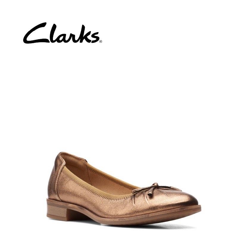 Clarks women size uk5 Women s Fashion Footwear Flats on Carousell