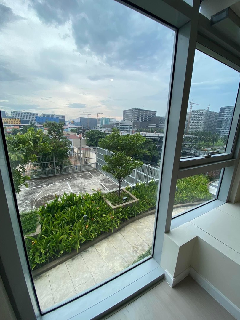 Six Senses Residences For sale 2BR near MOA along Macapagal Avenue