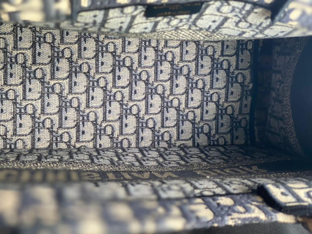 Wallet Luxury Designer By Dior, Size: Small