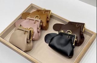 (Category: ) located in . Submitted by japanandsingaporeluxepreloved (Listing ID 1189120299, Image 1). Description: .