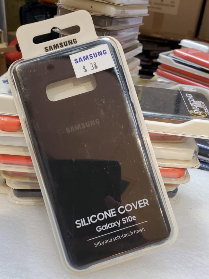 Galaxy S10e Silicone Cover, Black Mobile Accessories - EF
