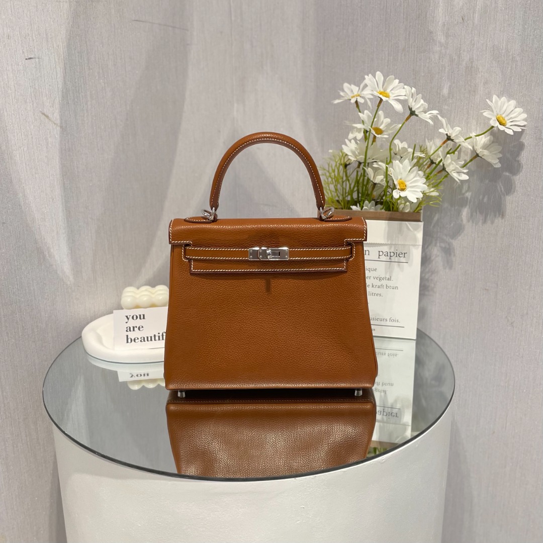 Hermès Kelly Fauve Barenia 25 Sellier Handbag