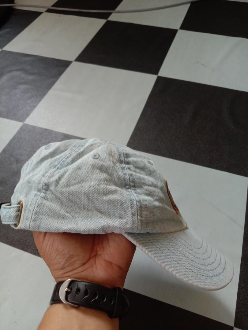 Levis cap 6 panel (Category: Cap & Hats) located in Pasir Mas. Submitted by farisbijok (Listing ID 1189060821, Image 3). Description: cond 8.5/10(item bundle) kain jean logo leather di depan rm80 shj.