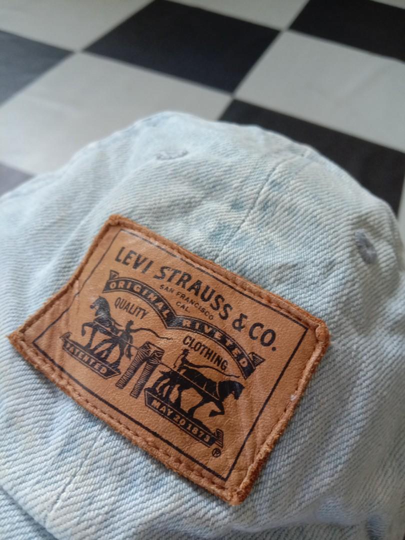 Levis cap 6 panel (Category: Cap & Hats) located in Pasir Mas. Submitted by farisbijok (Listing ID 1189060821, Image 2). Description: cond 8.5/10(item bundle) kain jean logo leather di depan rm80 shj.