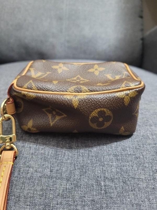 LOUIS VUITTON - Camera Pouch Monogram Vernis, Luxury, Bags & Wallets on  Carousell