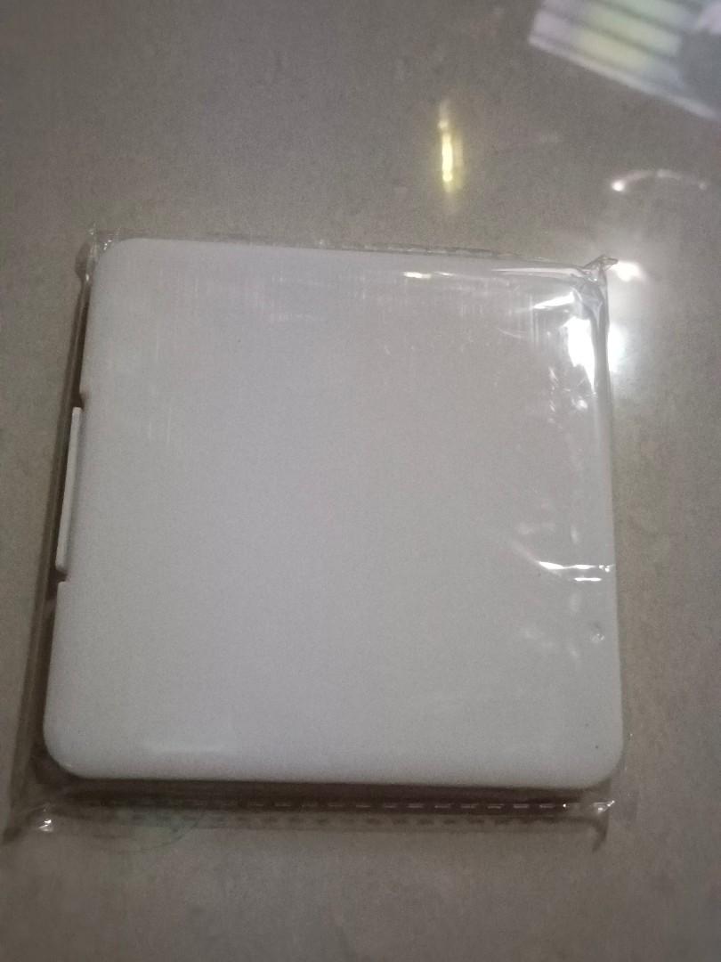 Mask container (Category: Face Masks & Face Shields) located in Singapore. Submitted by nananananama (Listing ID 1189120607, Image 1). Description: .