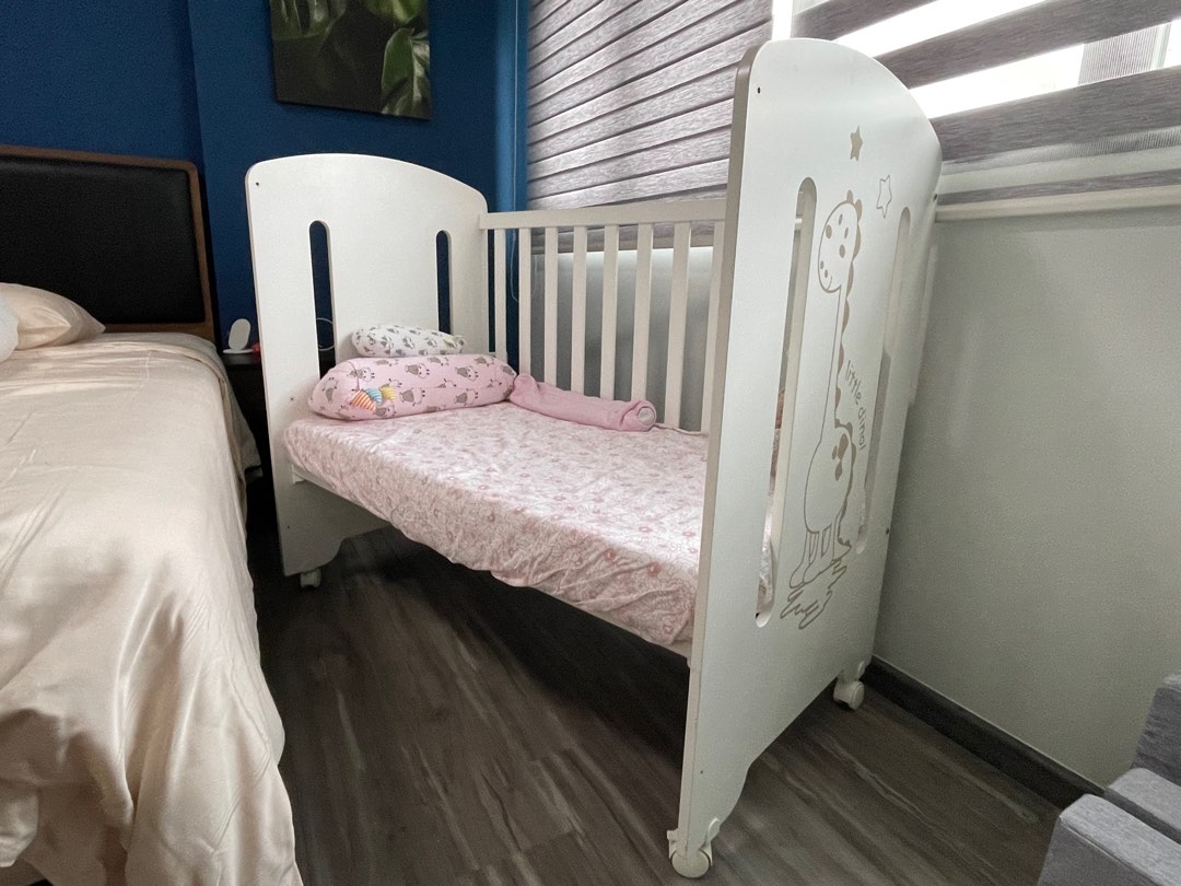 Micuna little Dino baby cot with relax system (inclusive mattress