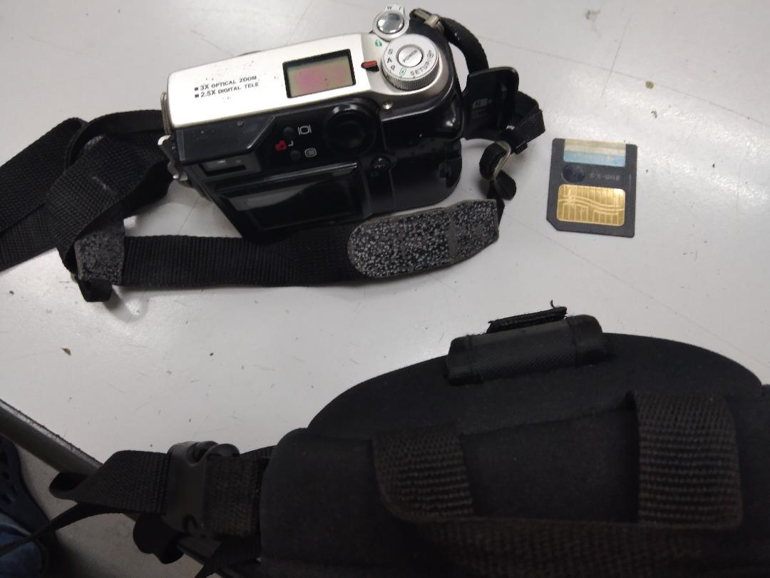 Olympus Camera (Category: Cameras) located in Kuala Lumpur. Submitted by hooibs_oki (Listing ID 1189074921, Image 2). Description: Olympus Camera C-2000 Z 2.1 Mega Pixel Came with 8mega byte memory card Came with 4 pcs AA size Battery, Came with bag carrier case .