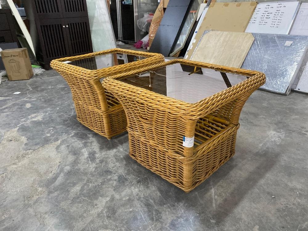 Rattan Side Table with Glass Top / Meja Sisi Rotan dengan Bahagian Atas ...