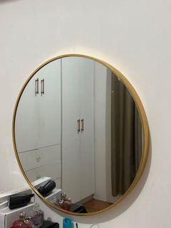Round Mirror with Gold Frame