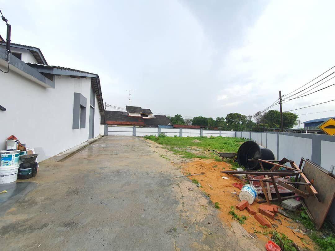 Single Storey Corner Lot / Johor Jaya / Jln Teratai 44 / Renovated