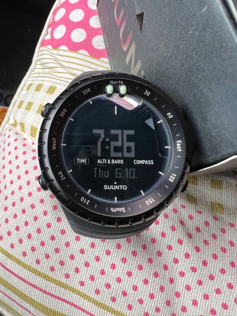 SUUNTO Core All Black 戶外登山手錶電影私刑教育同款, 名牌精品