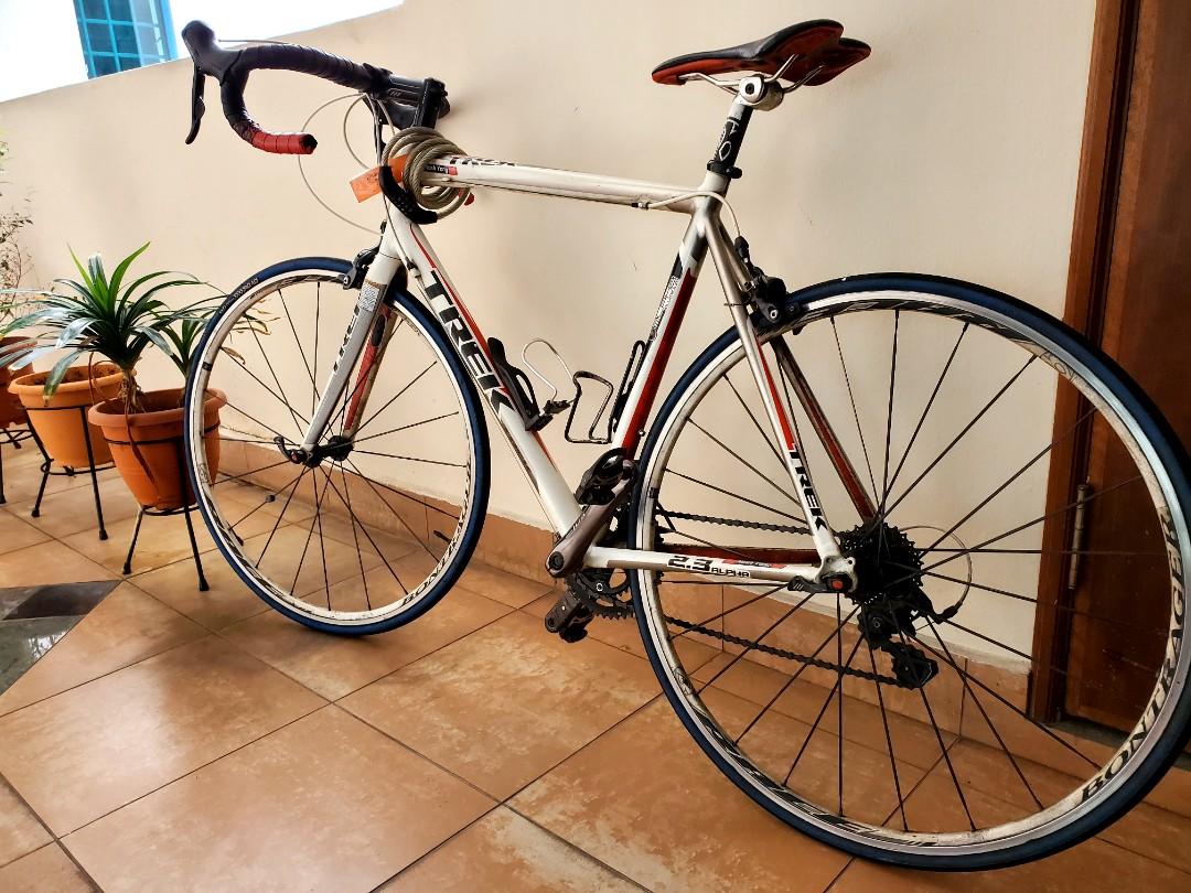 Trek 2.3 shop alpha road bike