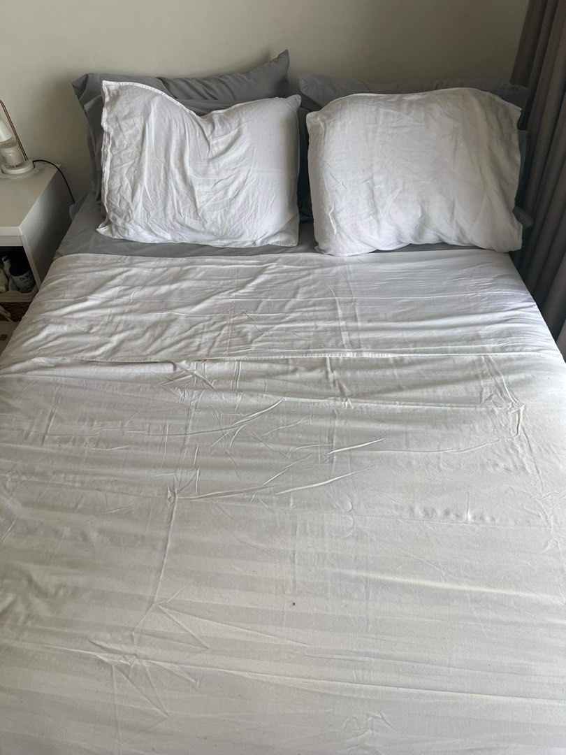 Uratex queen bed frame and Mandaue foam double mattress, Furniture