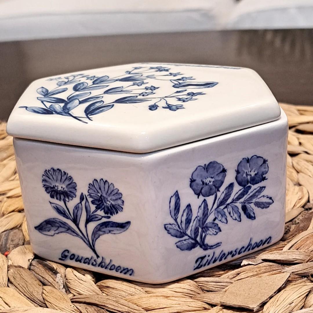 Vintage delft blue trinket 4x5inches, 2.1 inches deep, Hobbies & Toys ...