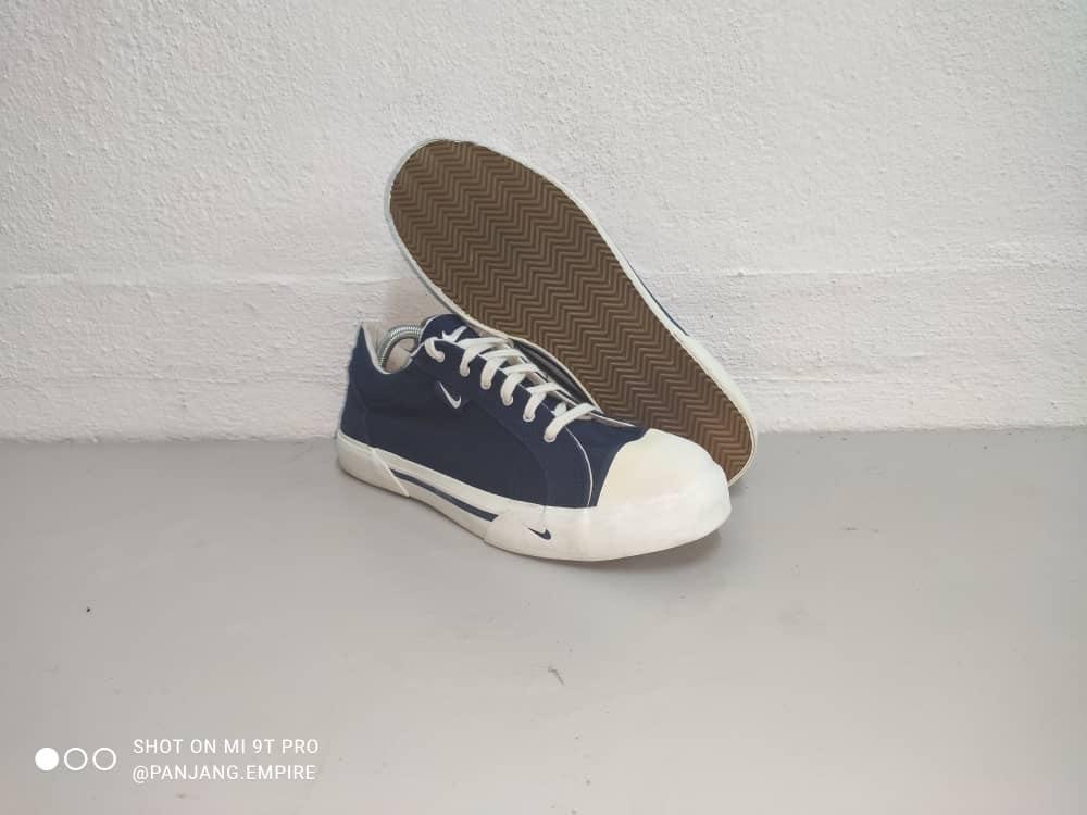 Nike tennis outlet shoes old school