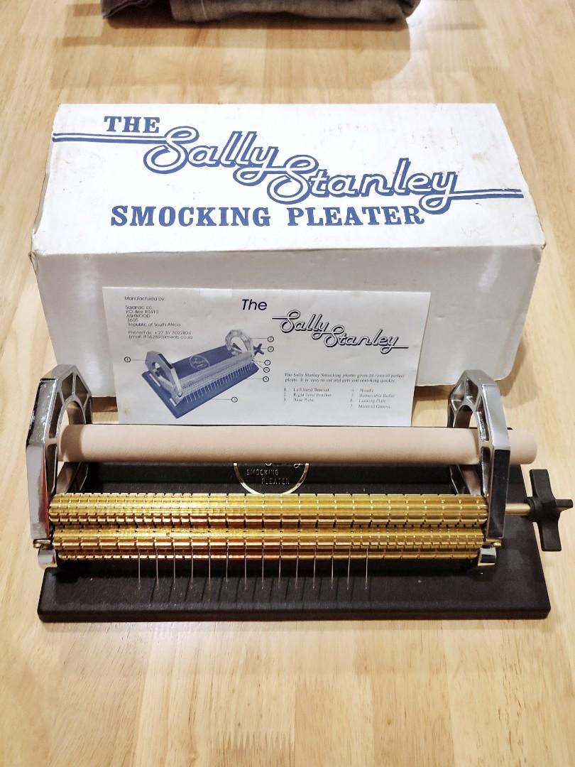 VINTAGE SALLY STANLEY 24 ROW SMOCKING PLEATER