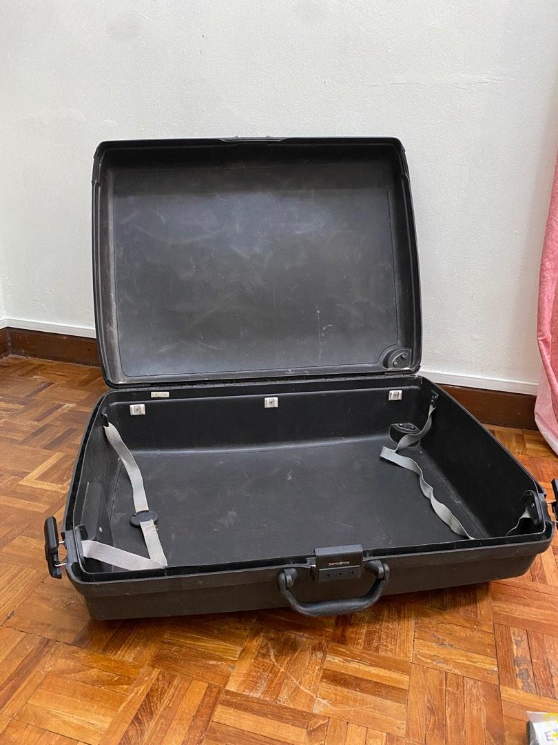 2 x Samsonite large hard shell case with extra lock parts, Hobbies