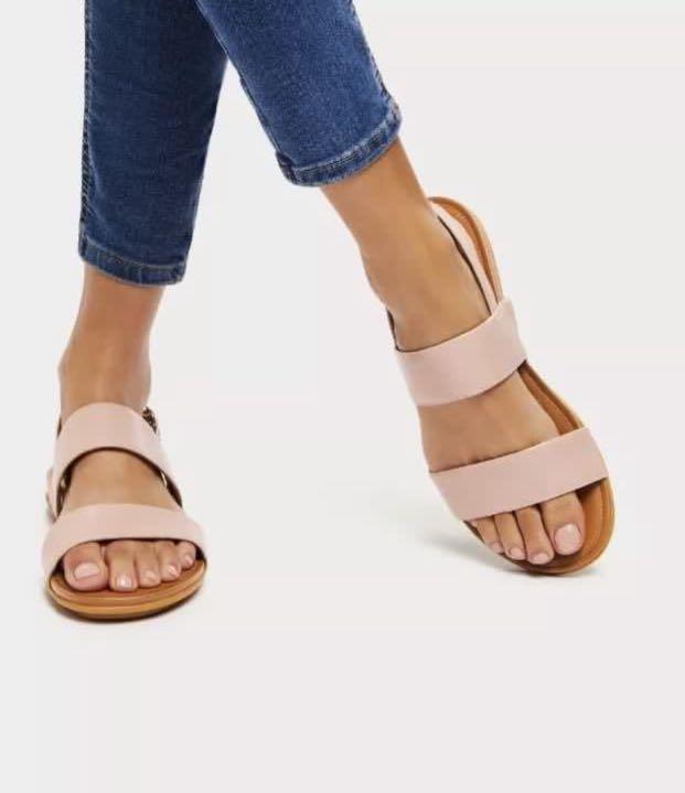 39) Fitflop Gracie Leather Back Strap Sandals - Nude, Women's Fashion,  Footwear, Sandals on Carousell