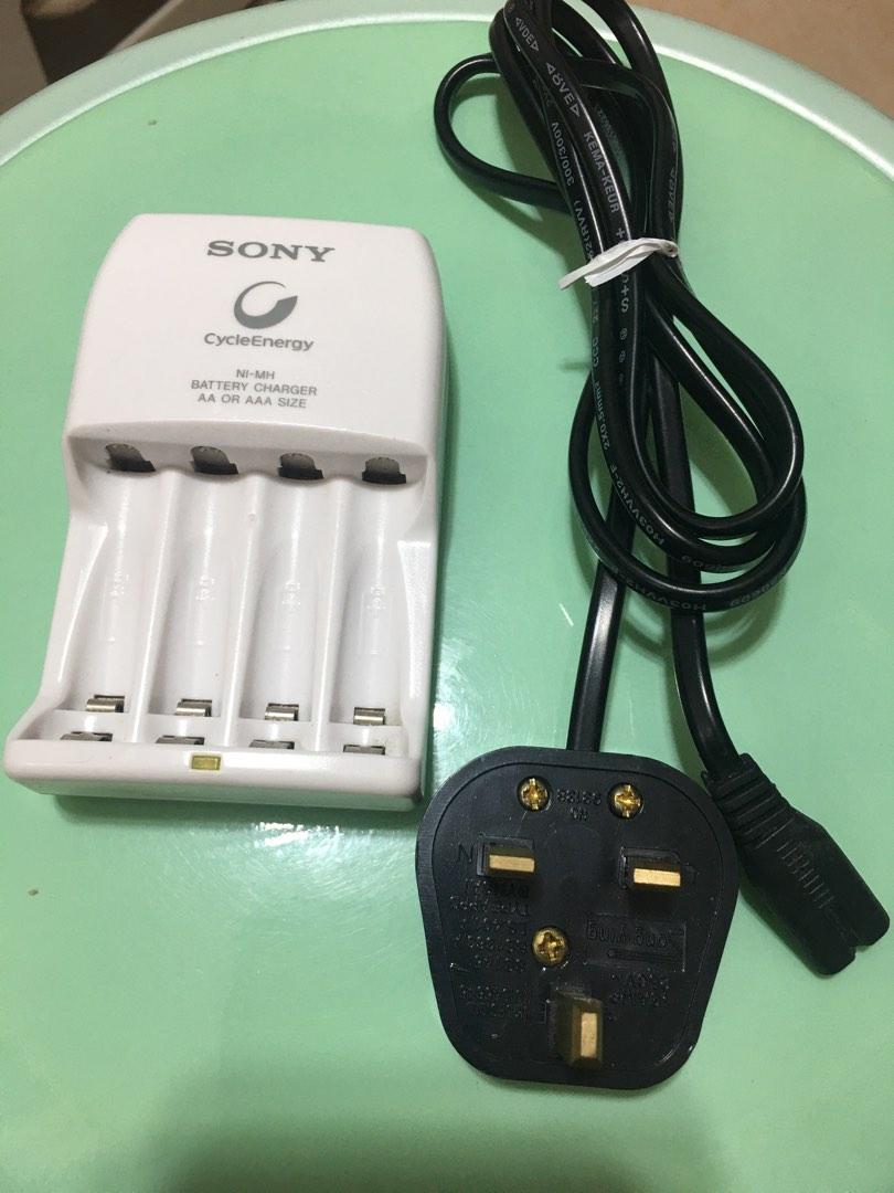 90%新SONY 充電器充電機BCG-34HLD Hi-MH AA / AAA size battery charger , 手提電話, 手機,  iPhone, iPhone 13 系列- Carousell