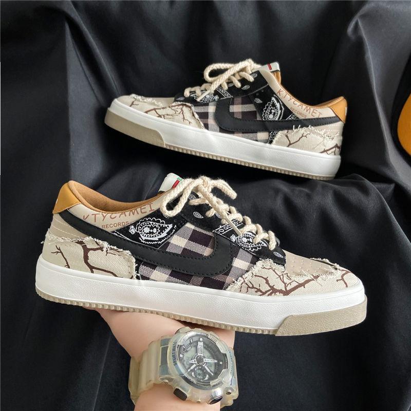 kasut LV original, Men's Fashion, Footwear, Sneakers on Carousell