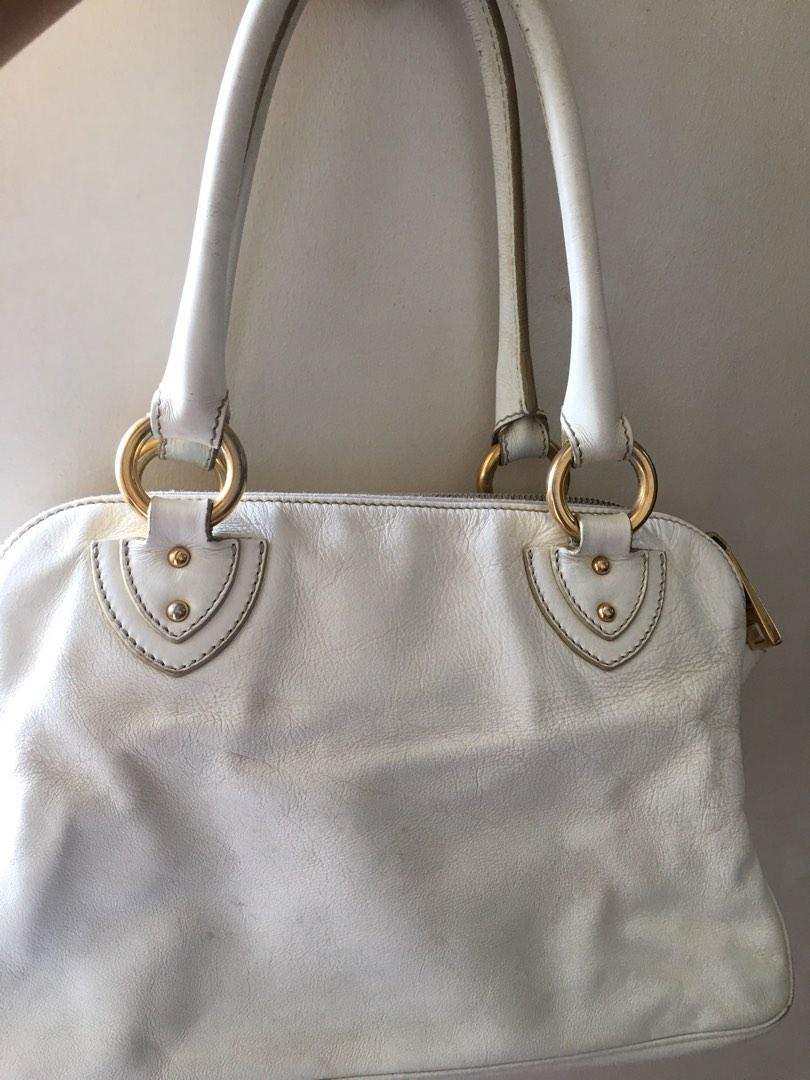 Authentic MARC JACOBS Shoulder Bag (Category: Luxury Bags & Wallets) located in Quezon City. Submitted by brandedstuffsphils (Listing ID 1189182964, Image 2). Description: Authentic MARC JACOBS shoulder bag. Signs of usage. Need cleaning. no bakbak. .