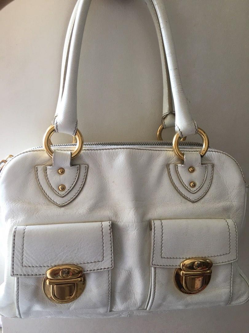 Authentic MARC JACOBS Shoulder Bag (Category: Luxury Bags & Wallets) located in Quezon City. Submitted by brandedstuffsphils (Listing ID 1189182964, Image 1). Description: Authentic MARC JACOBS shoulder bag. Signs of usage. Need cleaning. no bakbak. .
