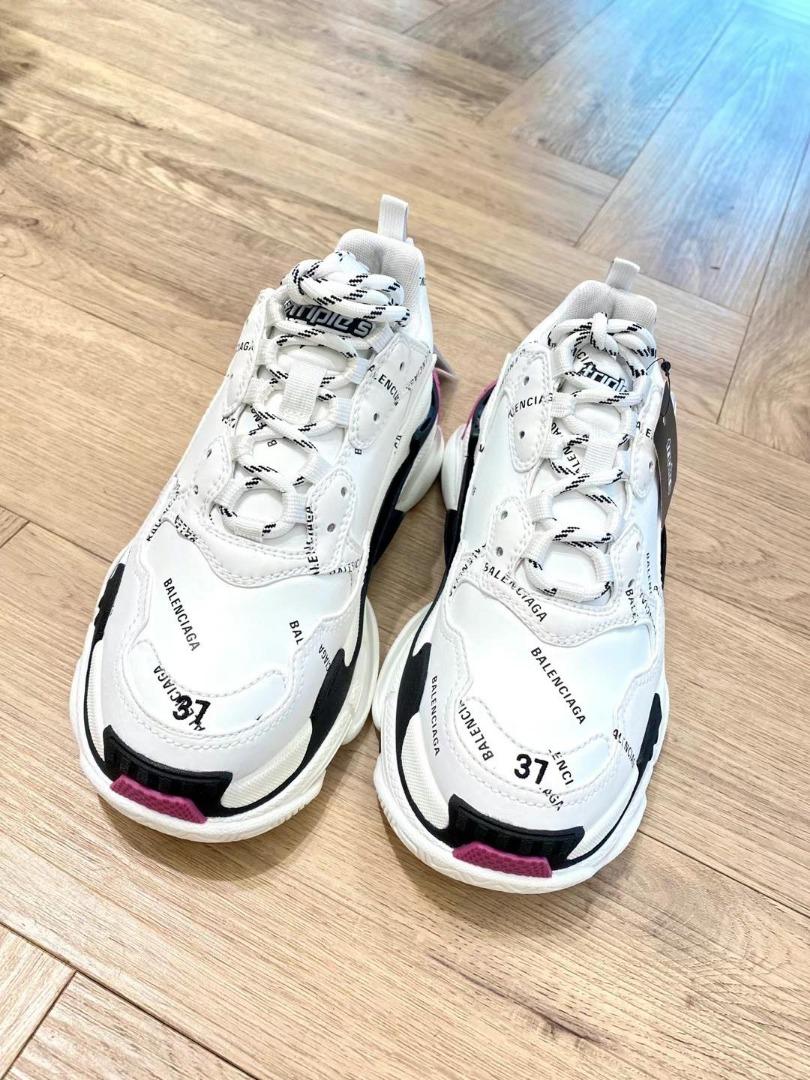 Women triple s top