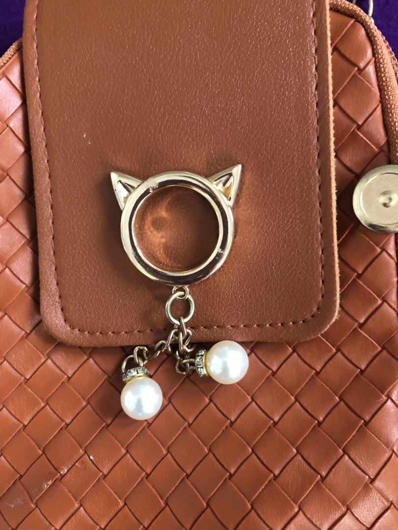 Cellphone sling bag (Category: Purses & Pouches) located in Muntinlupa City. Submitted by kayedelights (Listing ID 1189331147, Image 2). Description: 🧡 cat cute design 🧡 lightweight material.