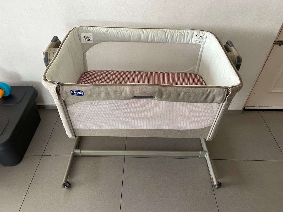 Chicco cosleeper crib Next2me (tilt), Babies & Kids, Baby Nursery