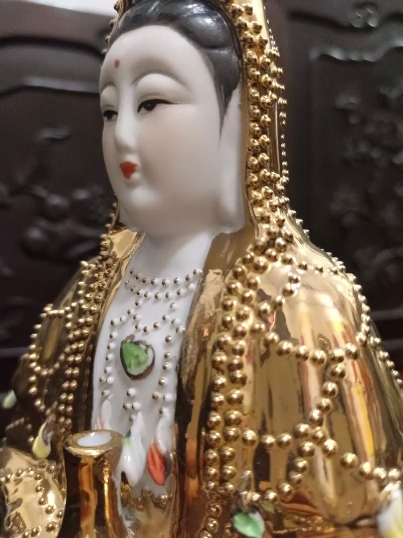 Chinese porcelain gold kwan yin statue, Hobbies & Toys, Collectibles