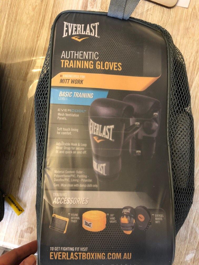 Everlast boxing gloves and mitts small/medium, Sports Equipment, Other