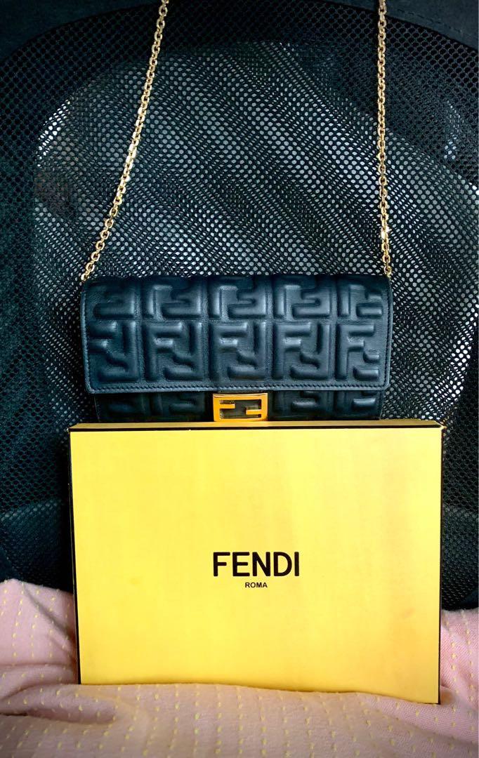 Fendi Continental With Chain In Beige