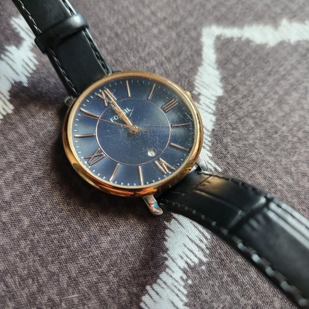 Fossil watch (Category: Women's Watches) located in Cainta. Submitted by andrthings (Listing ID 1189202812, Image 2). Description: preloved Fossil watch with visible scratches on the case, as shown in photos battery and strap replaced this year only.