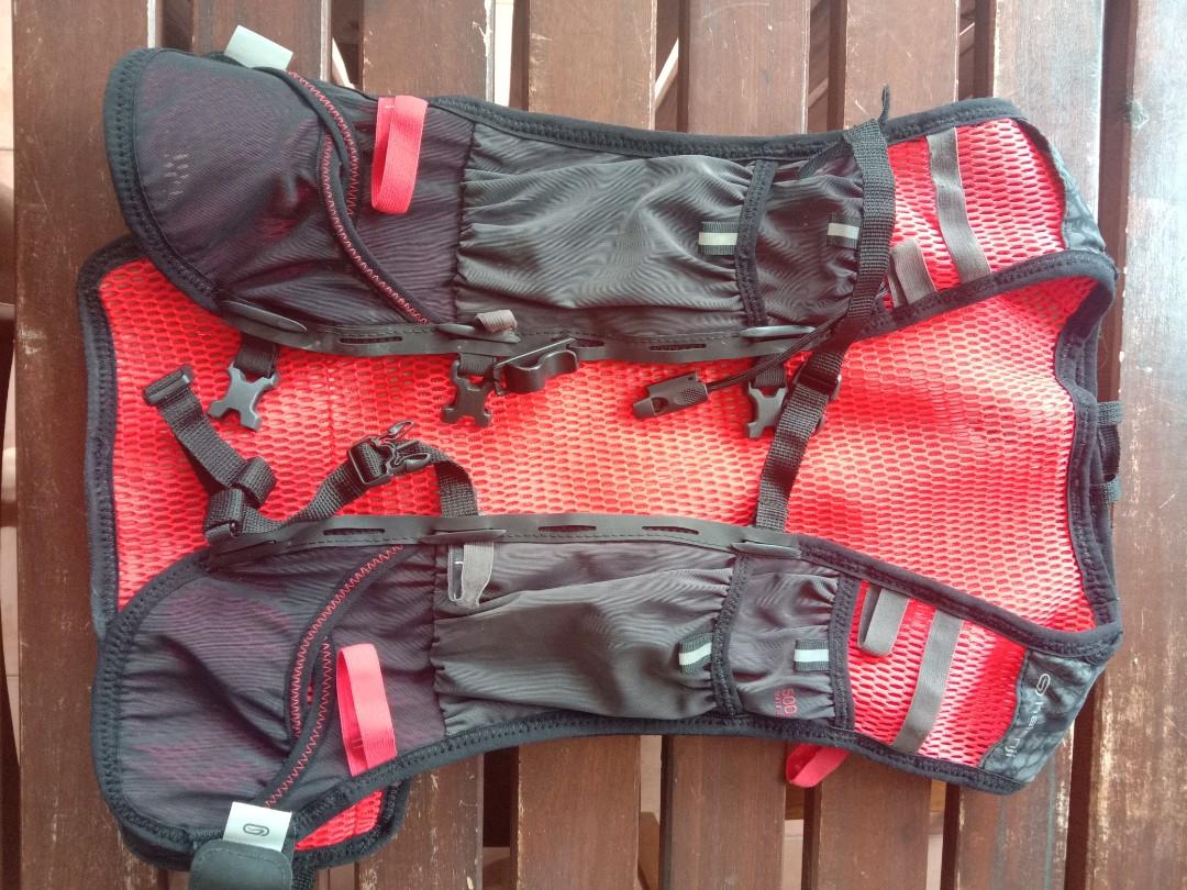 Kalenji 10L Hydration Vest, Sports Equipment, Hiking & Camping on Carousell